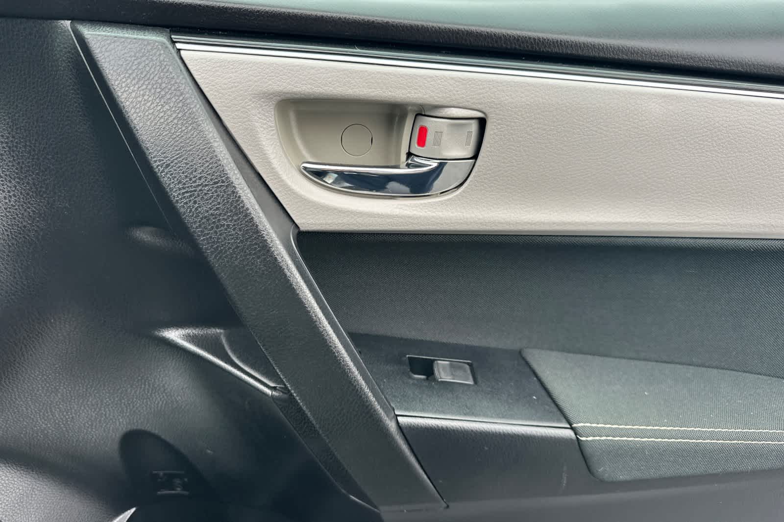 Thumbnail: 2017 Toyota Corolla - 18