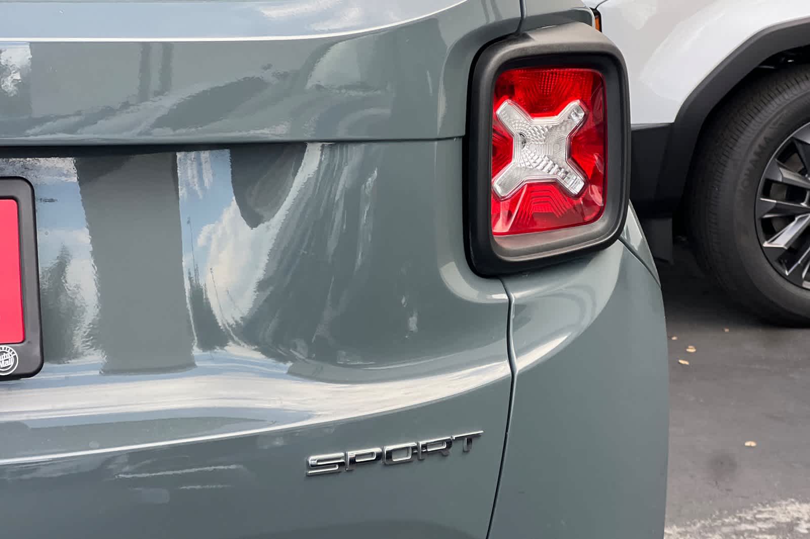 Thumbnail: 2017 Jeep Renegade - 29