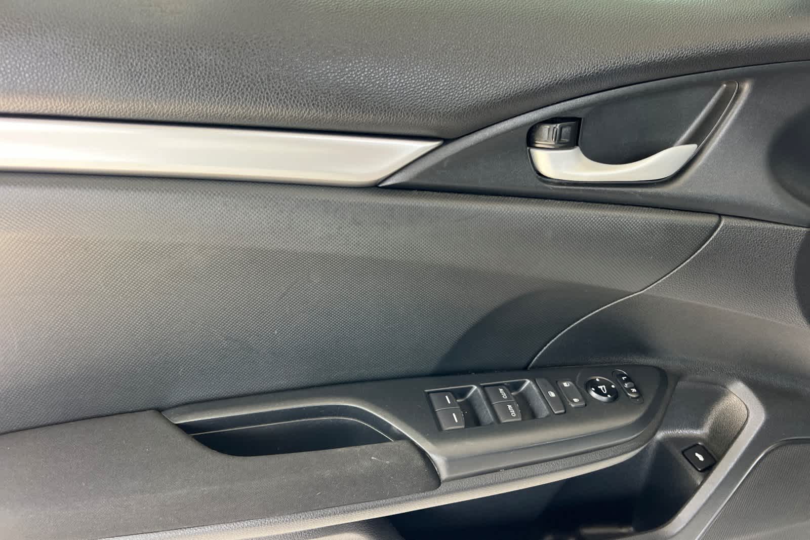 Thumbnail: 2016 Honda Civic - 11