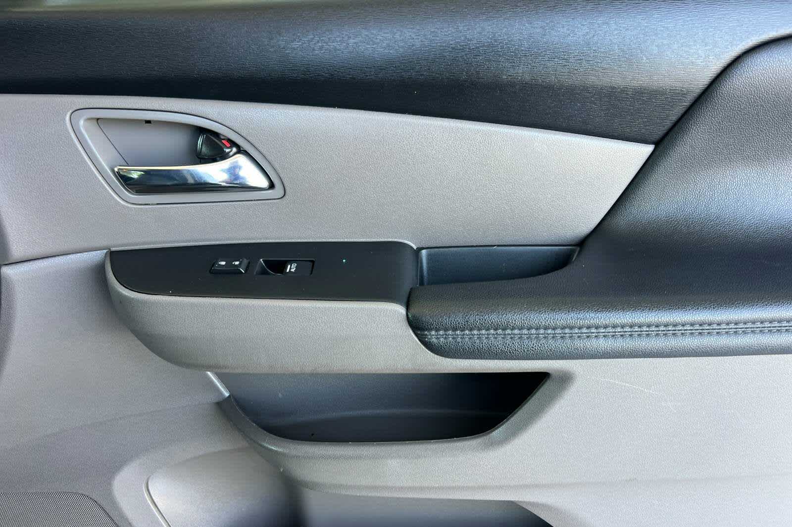 Thumbnail: 2016 Honda Odyssey - 21