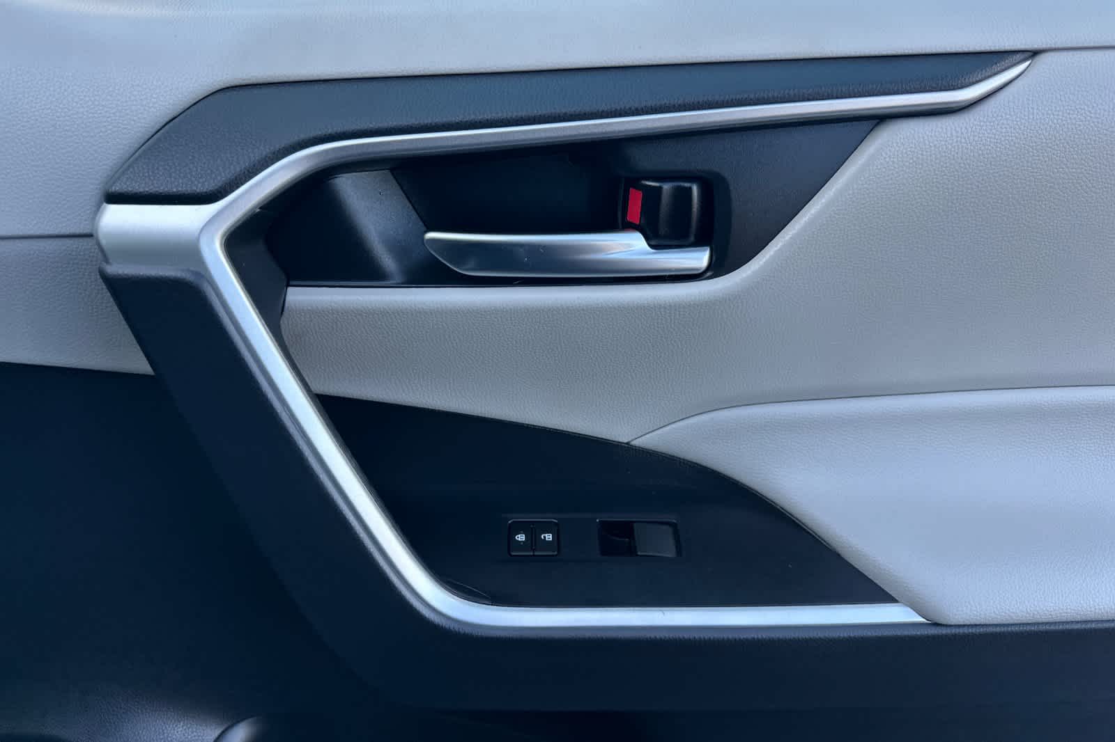 Thumbnail: 2021 Toyota RAV4 - 19