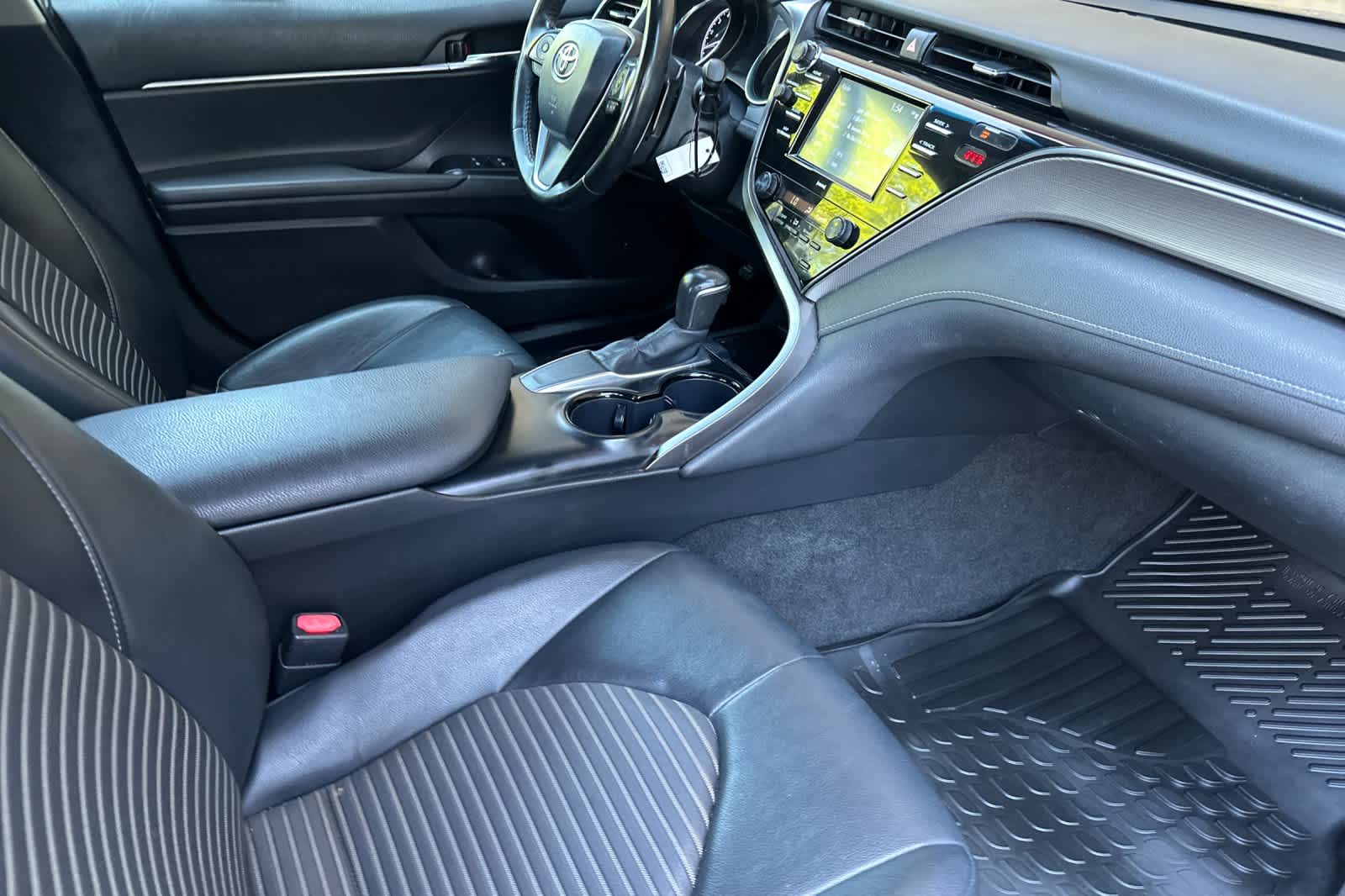 Thumbnail: 2020 Toyota Camry - 16