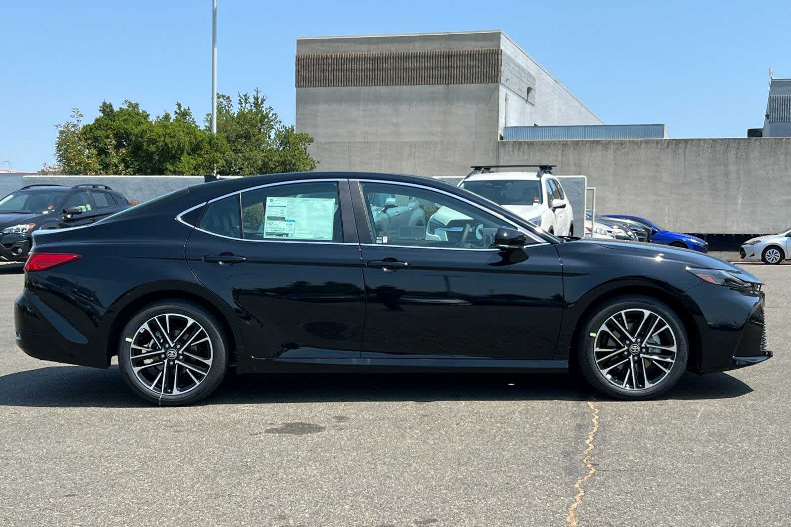 2025 Toyota Camry XLE 8