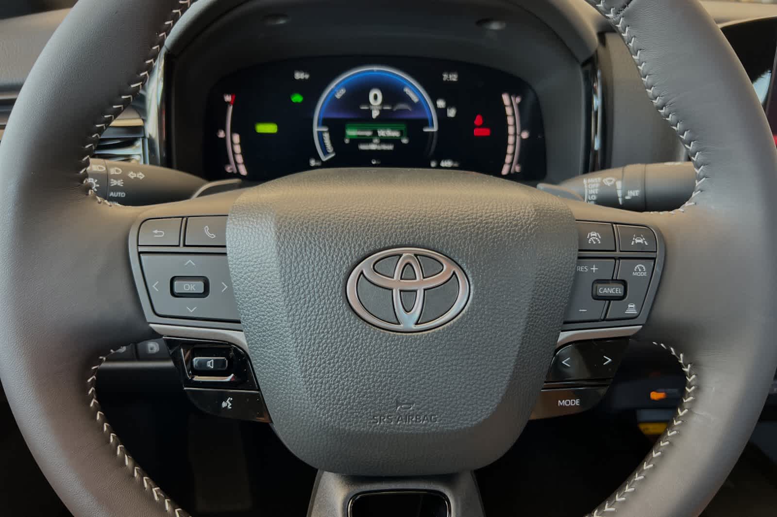 2025 Toyota Camry SE 24