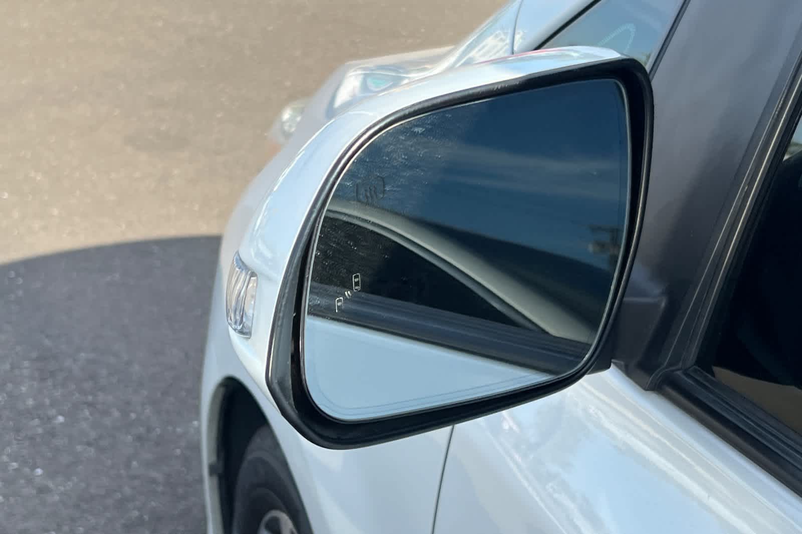 Thumbnail: 2019 Toyota Sienna - 20