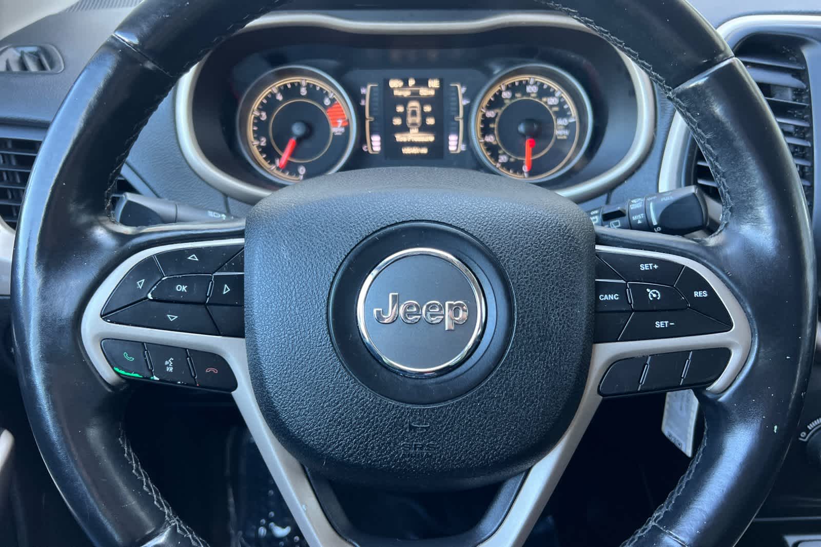 Thumbnail: 2018 Jeep Cherokee - 23