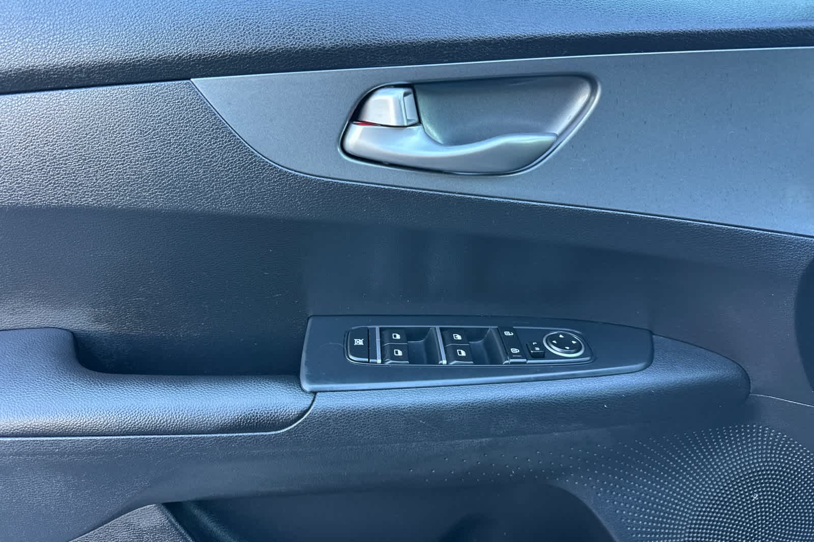 Thumbnail: 2020 Kia Forte - 12