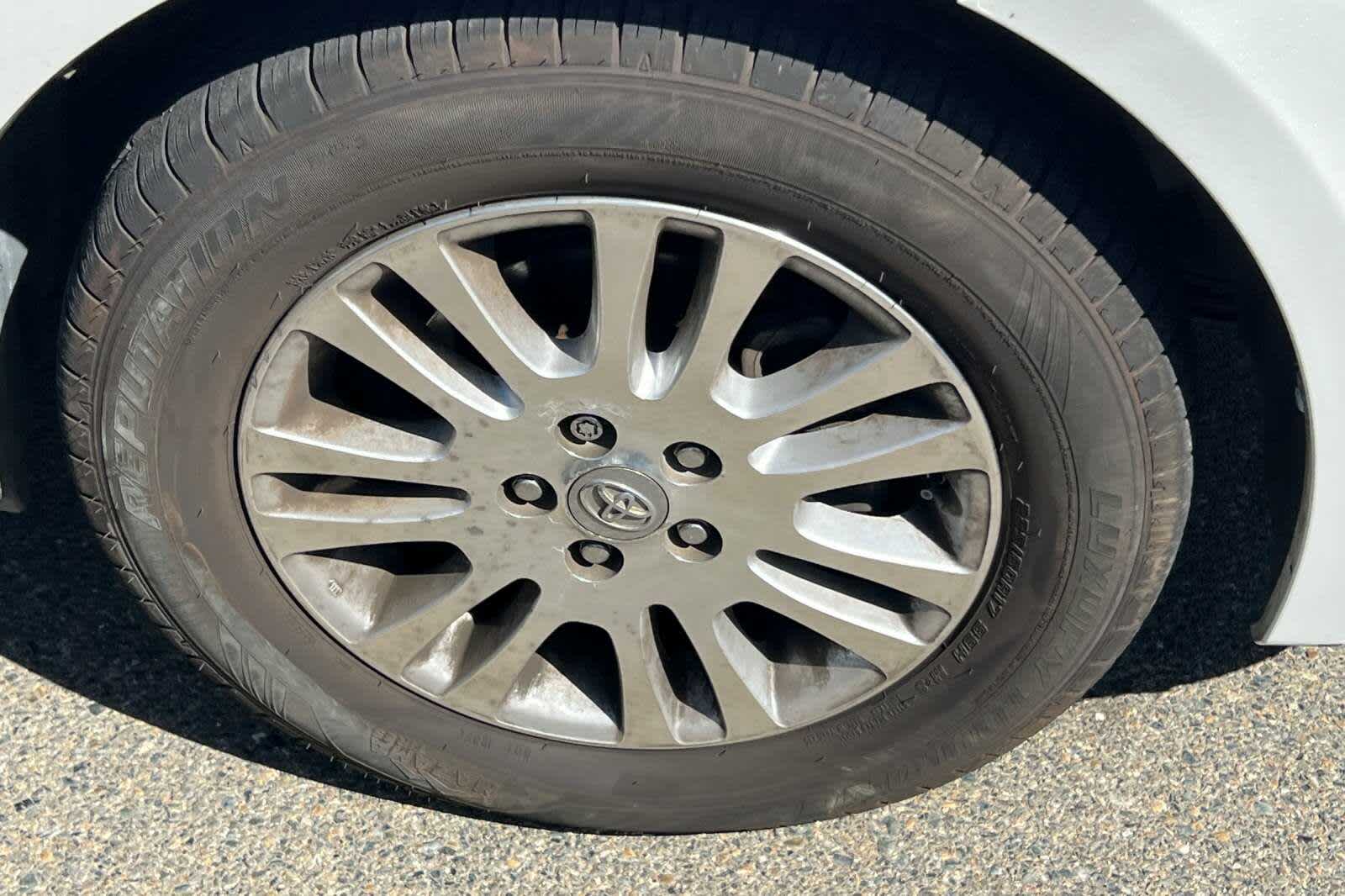 Thumbnail: 2010 Toyota Sienna - 12