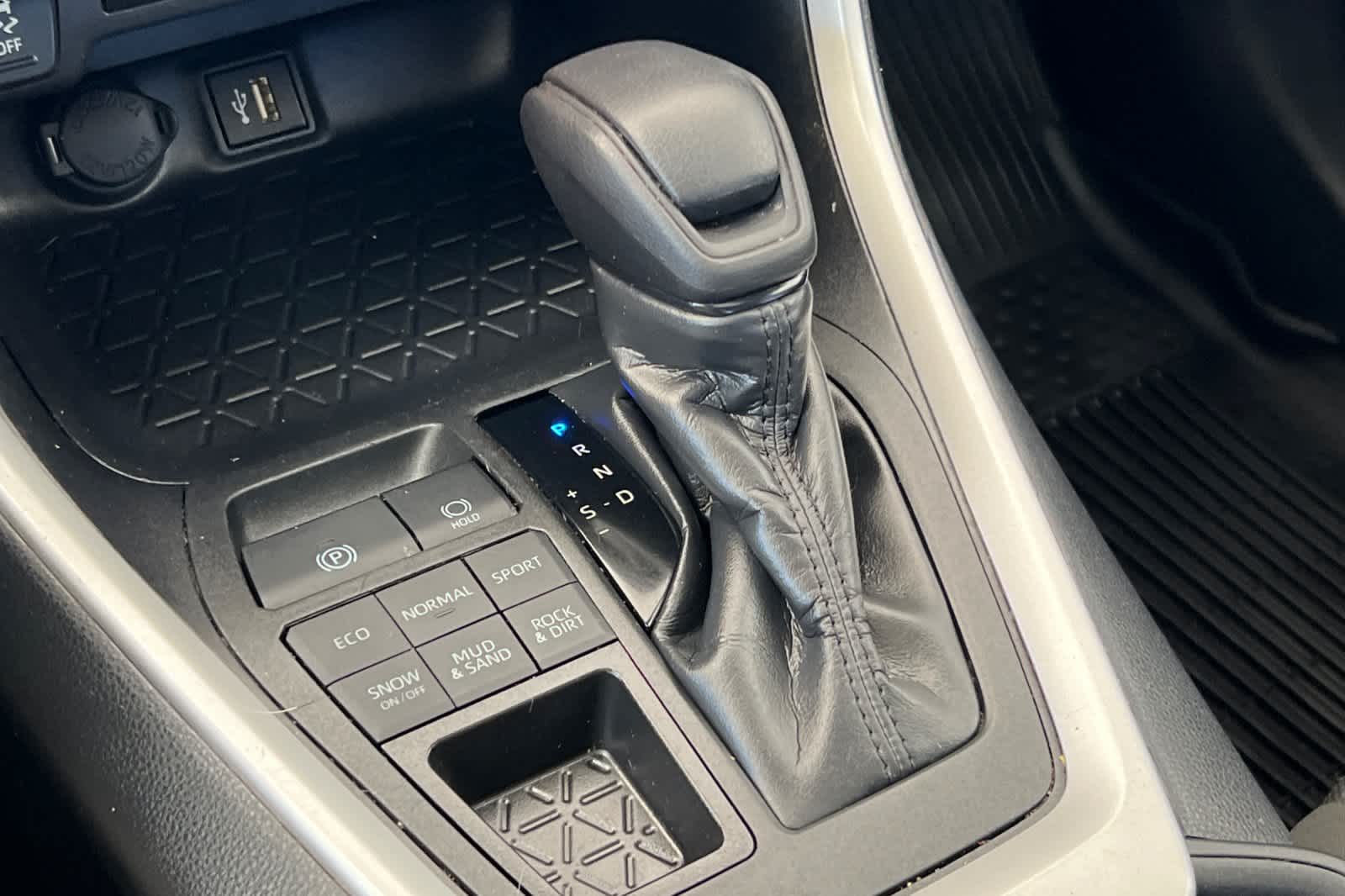 Thumbnail: 2025 Toyota RAV4 - 23