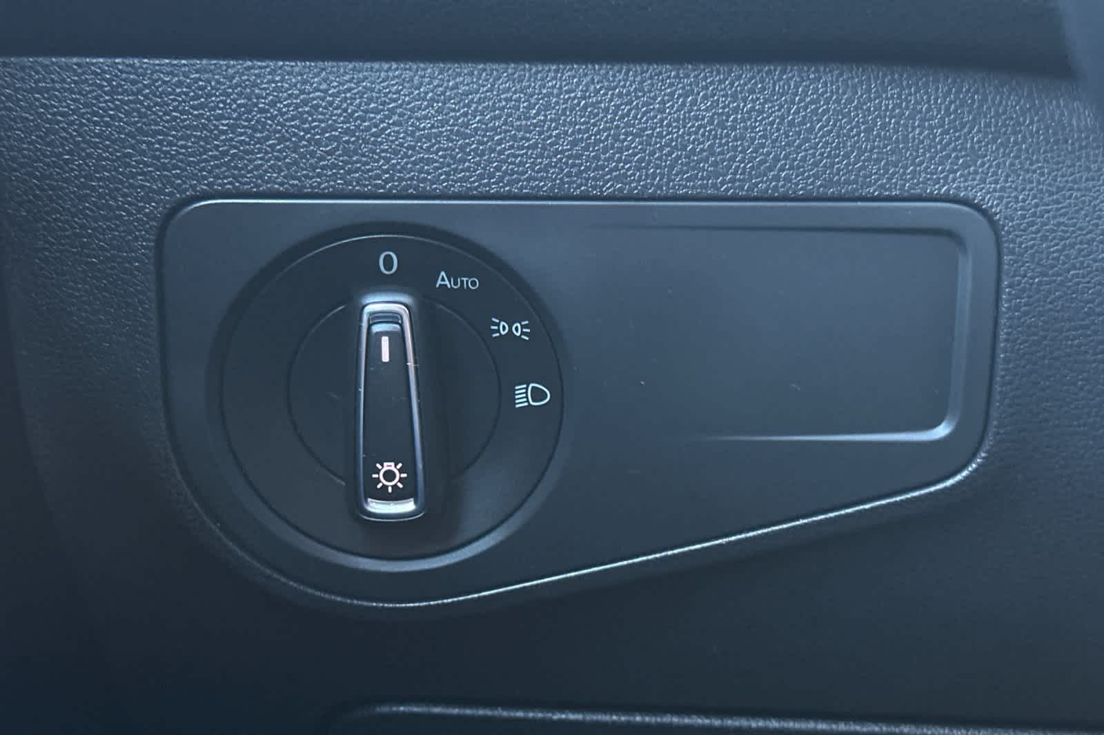 Thumbnail: 2018 Volkswagen Tiguan - 31