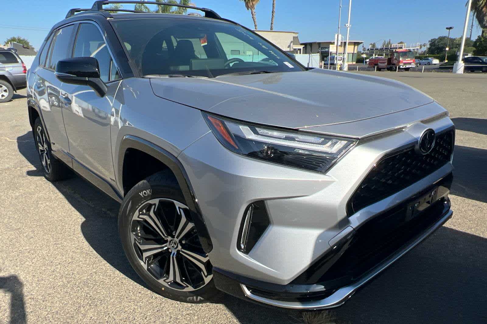 2025 Toyota RAV4 XSE 3