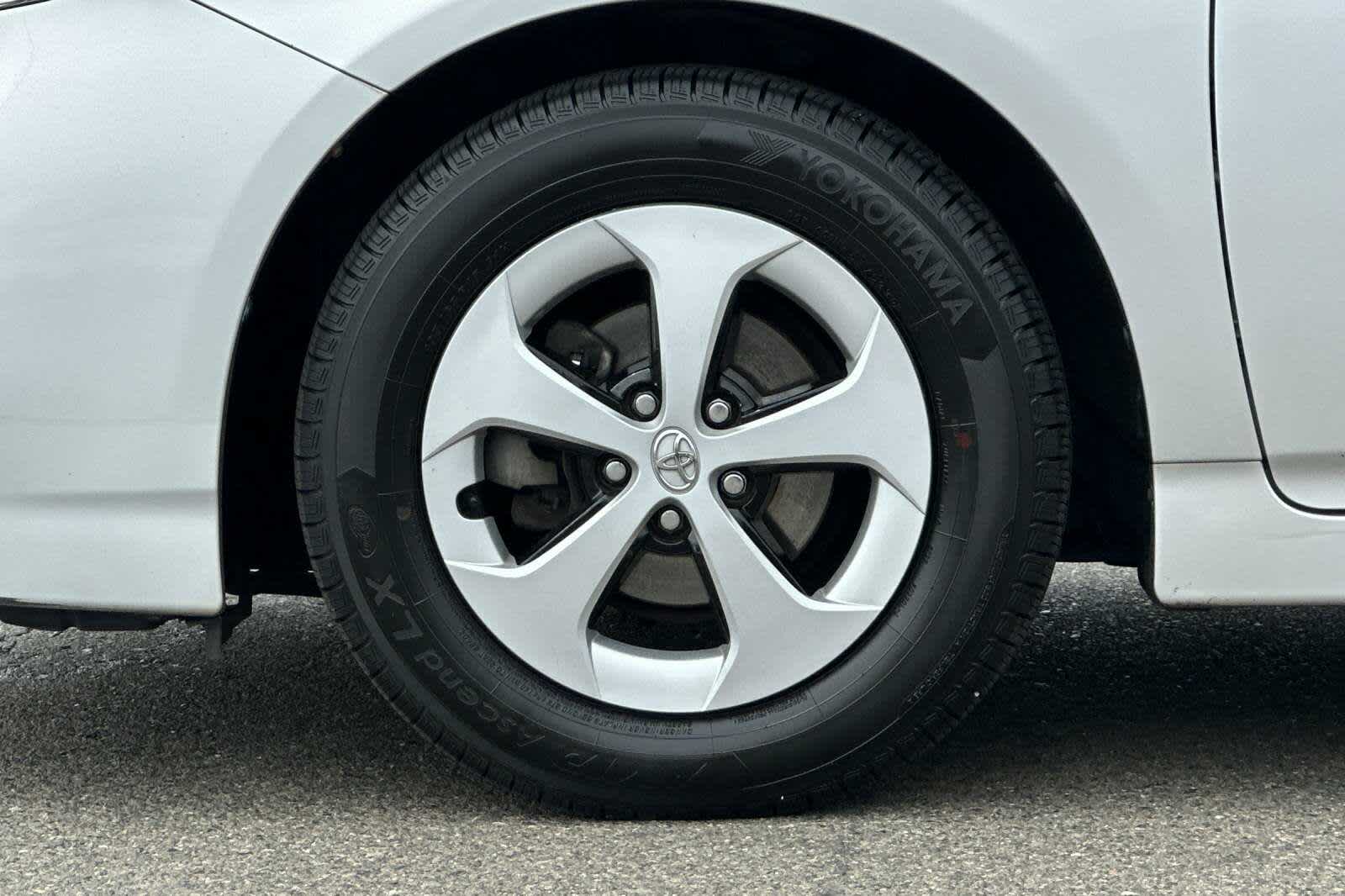 2012 Toyota Prius Three 29