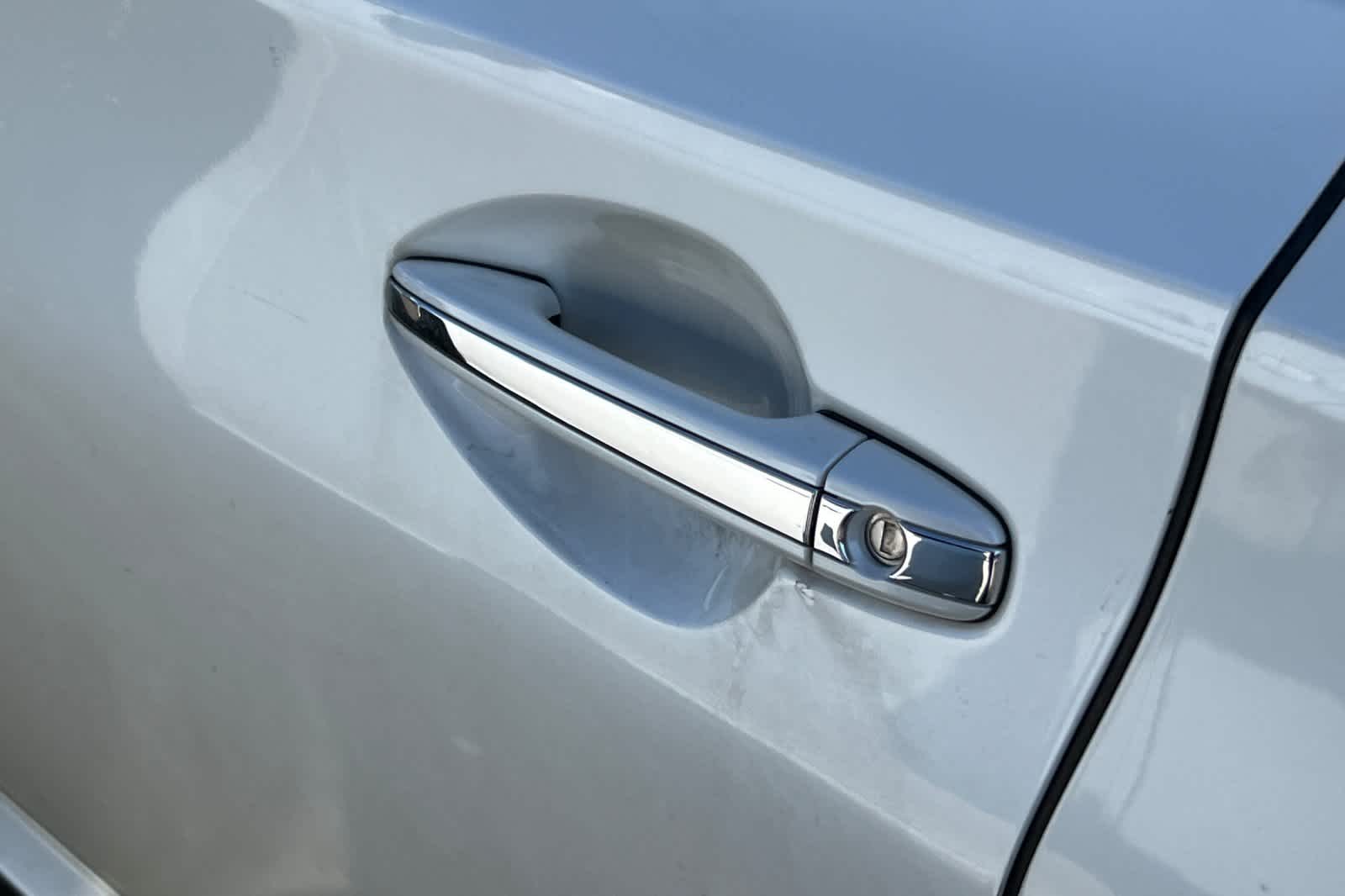 Thumbnail: 2013 Toyota Avalon - 19