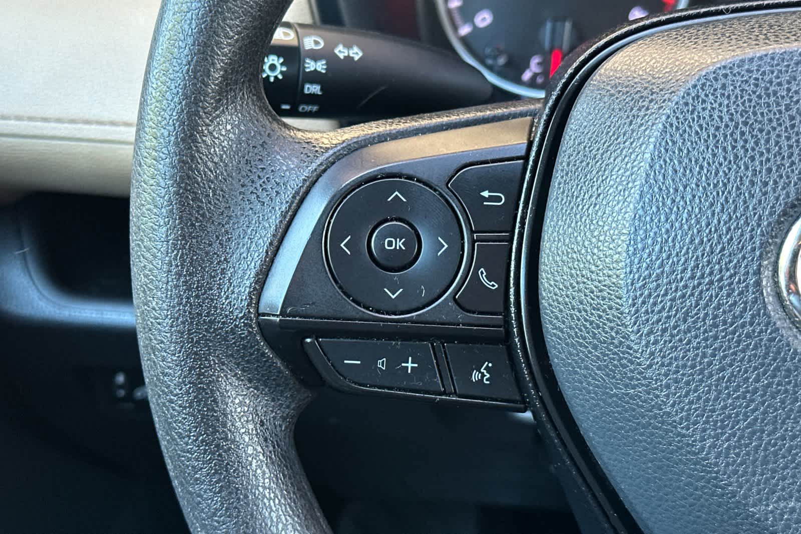 Thumbnail: 2022 Toyota RAV4 - 25