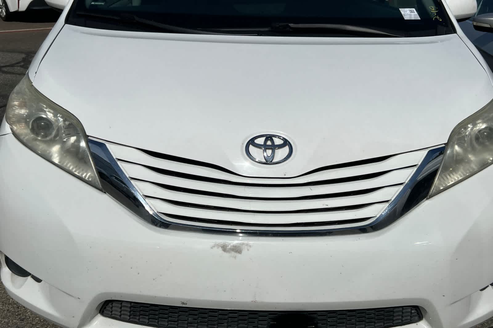 Thumbnail: 2016 Toyota Sienna - 9