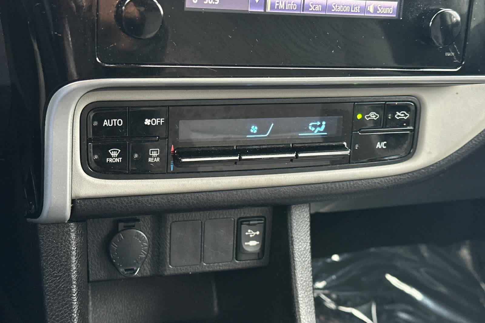 Thumbnail: 2017 Toyota Corolla - 21