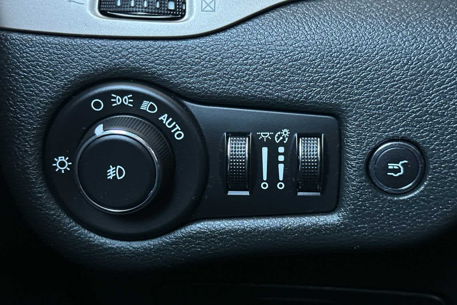 Thumbnail: 2014 Jeep Cherokee - 29