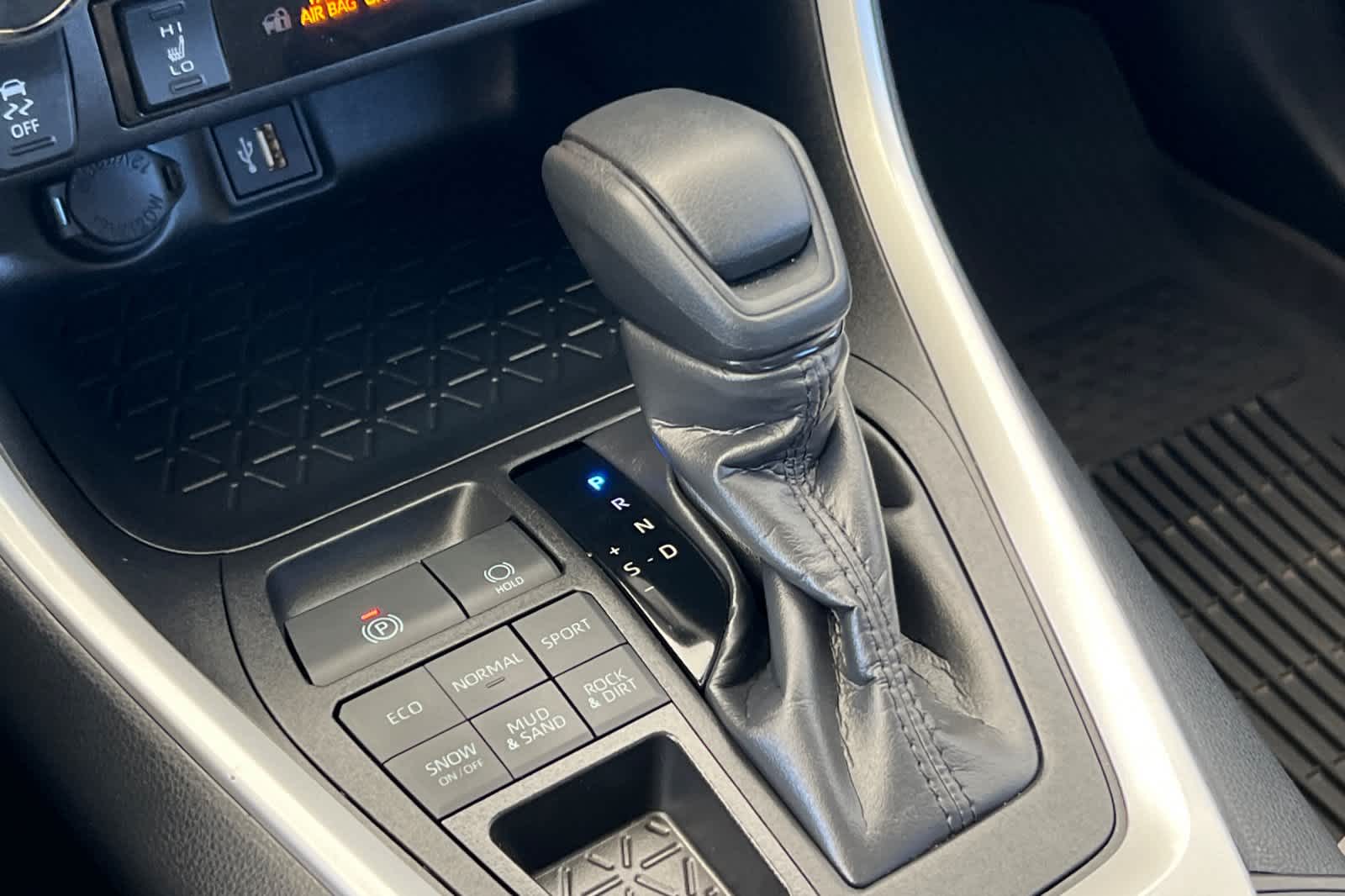 Thumbnail: 2025 Toyota RAV4 - 23