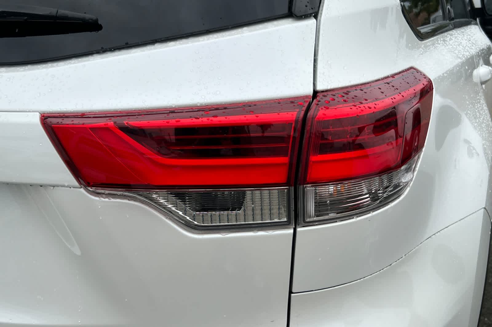 Thumbnail: 2019 Toyota Highlander - 17
