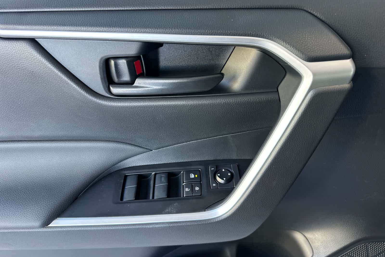 Thumbnail: 2025 Toyota RAV4 - 12