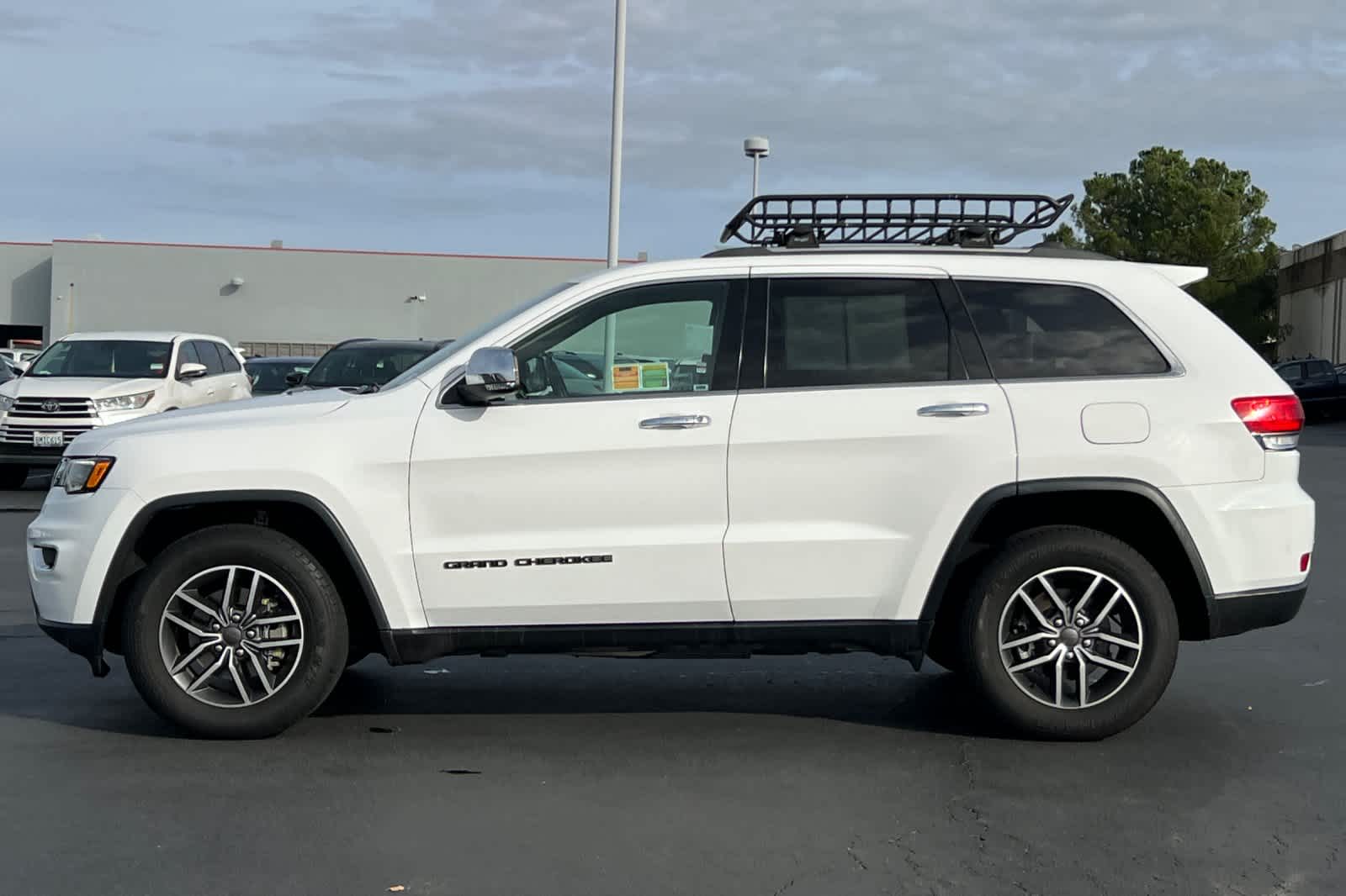Thumbnail: 2019 Jeep Grand Cherokee - 9