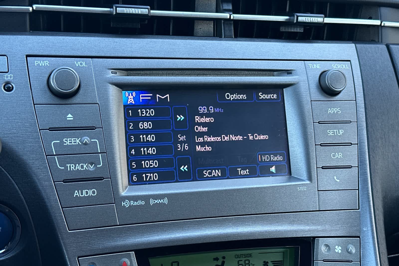 Thumbnail: 2014 Toyota Prius - 19