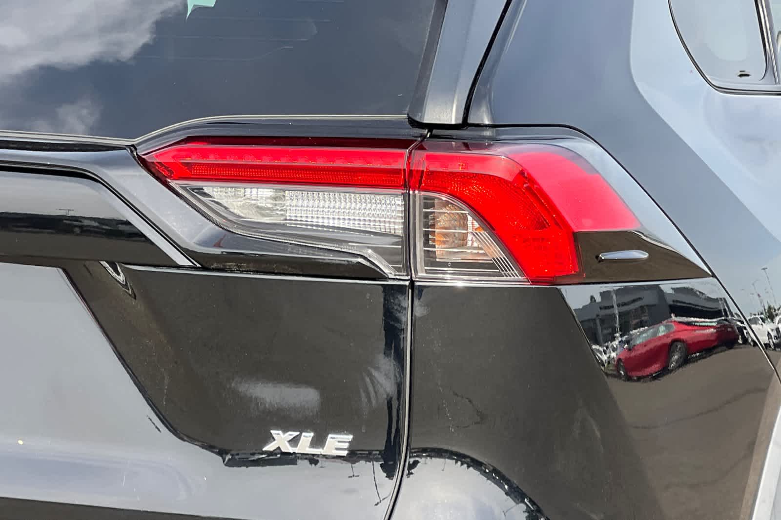 Thumbnail: 2021 Toyota RAV4 - 32