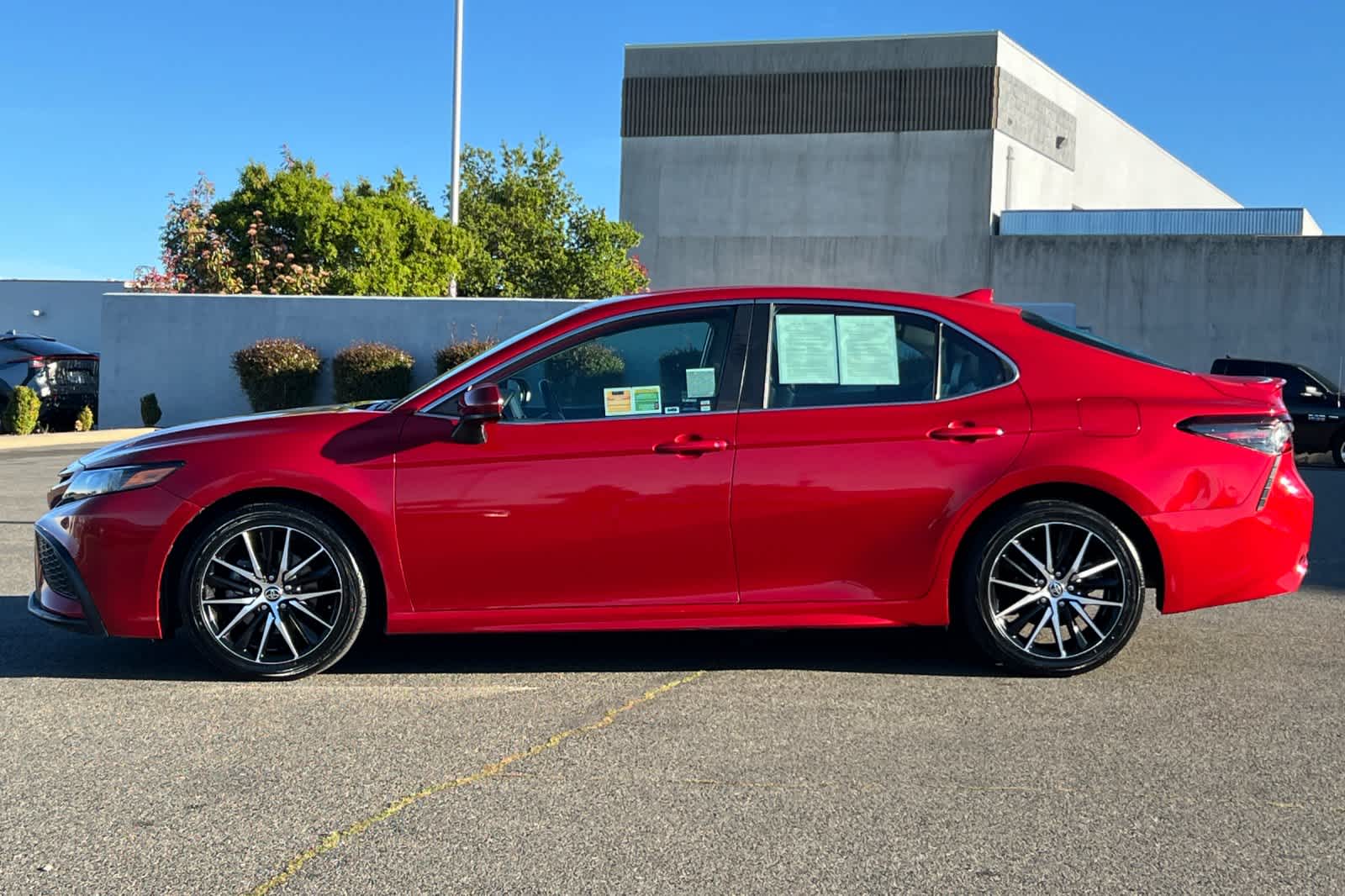 Thumbnail: 2022 Toyota Camry - 9