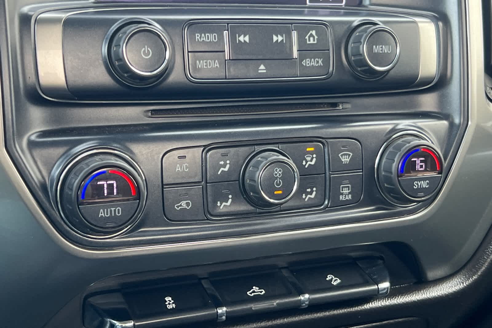 Thumbnail: 2018 Chevrolet Silverado 1500 - 20