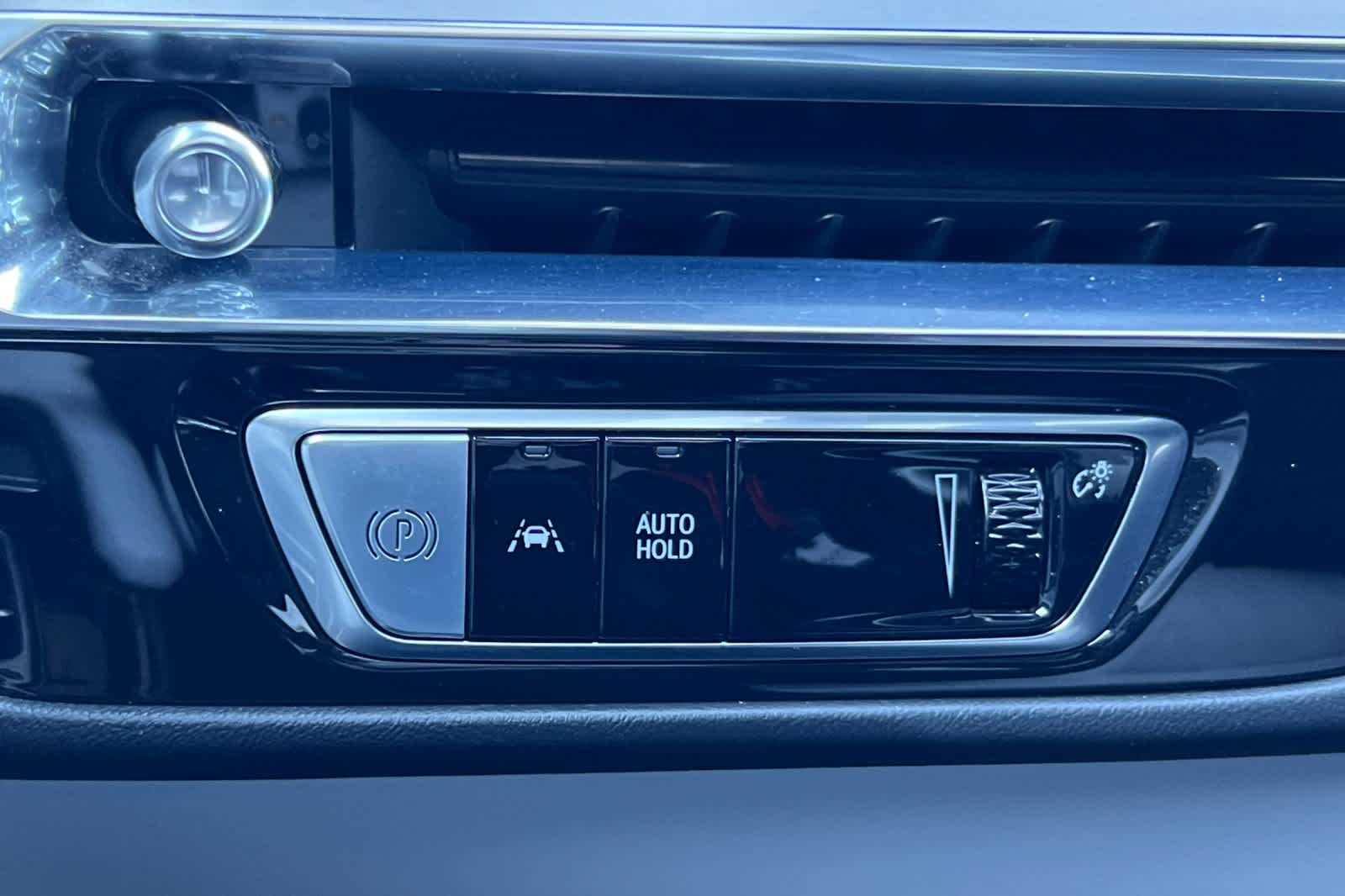 Thumbnail: 2024 Cadillac Lyriq - 30