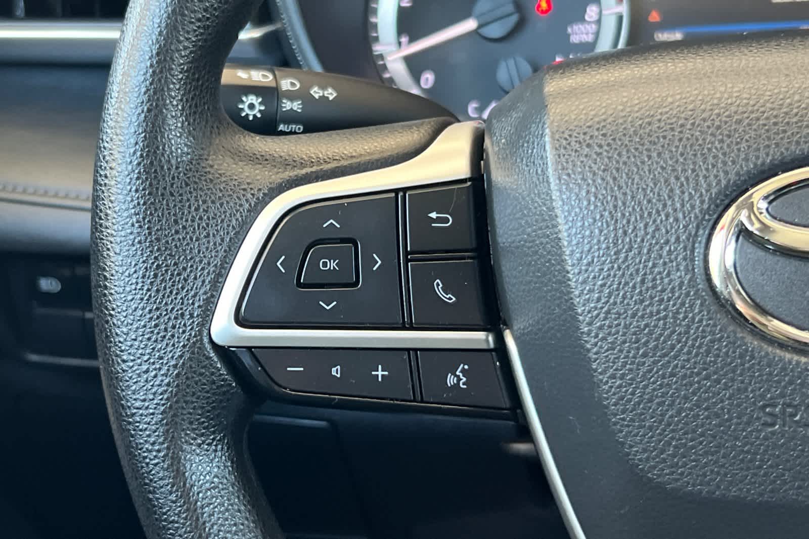 Thumbnail: 2023 Toyota Highlander - 27