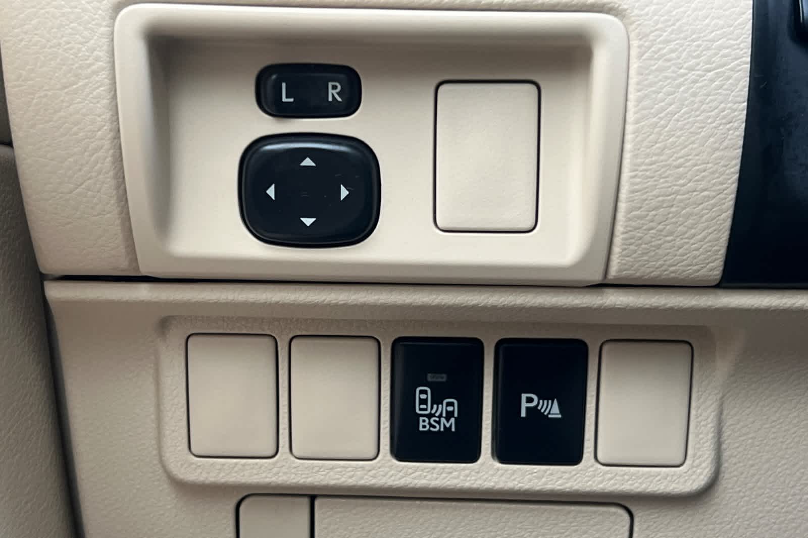 Thumbnail: 2015 Lexus ES - 30