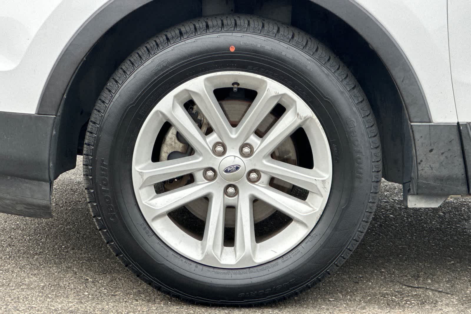 Thumbnail: 2015 Ford Explorer - 30