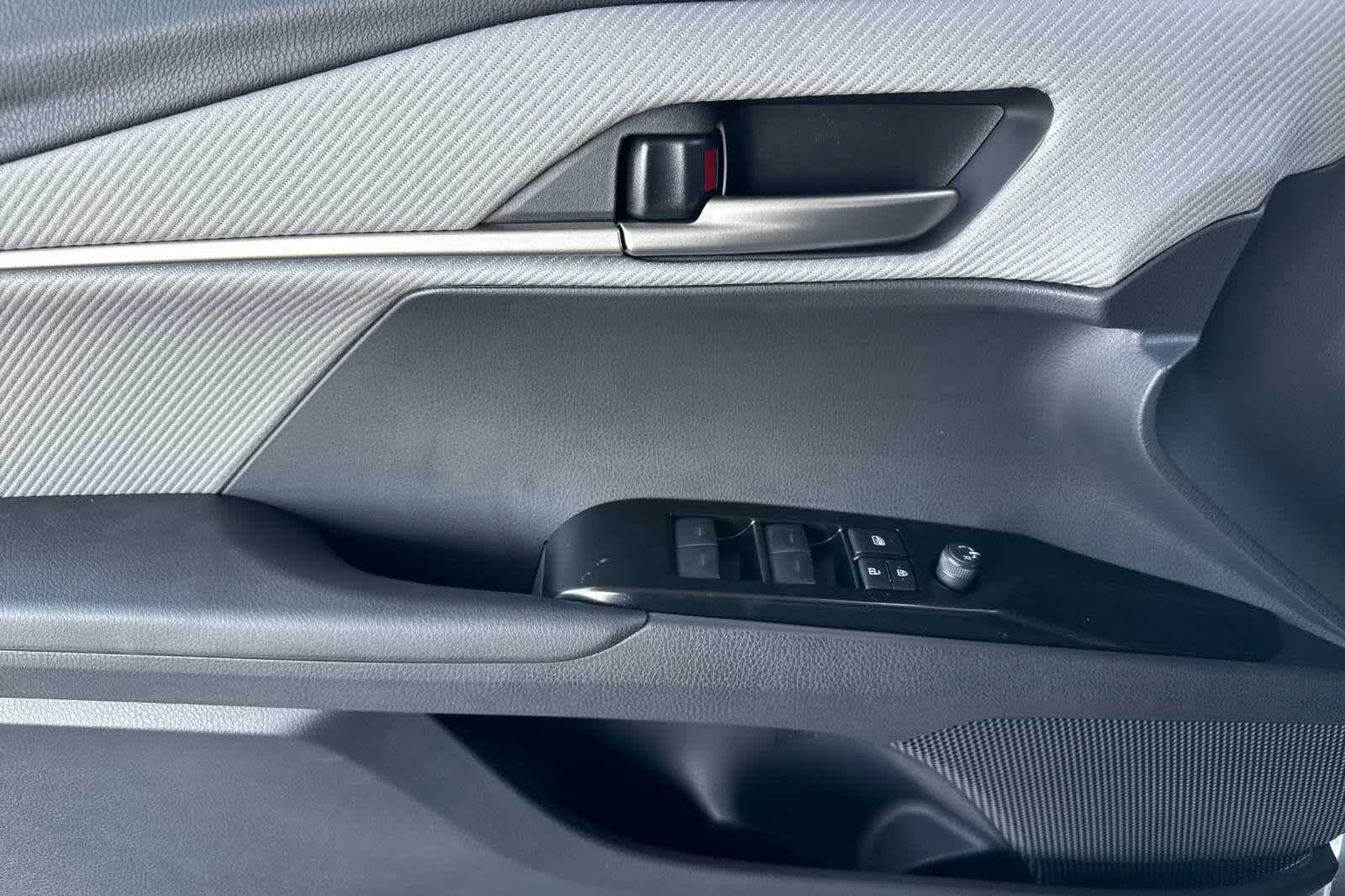 2025 Toyota Camry SE 12