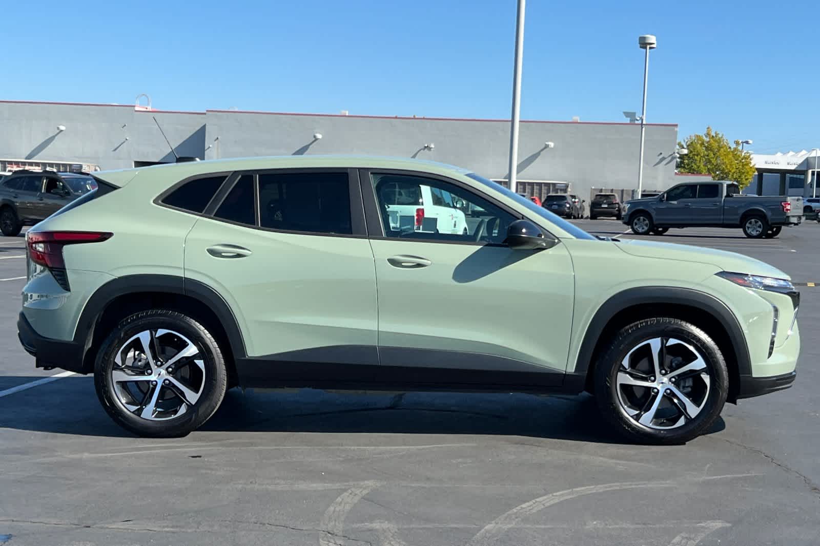 Thumbnail: 2024 Chevrolet Trax - 6