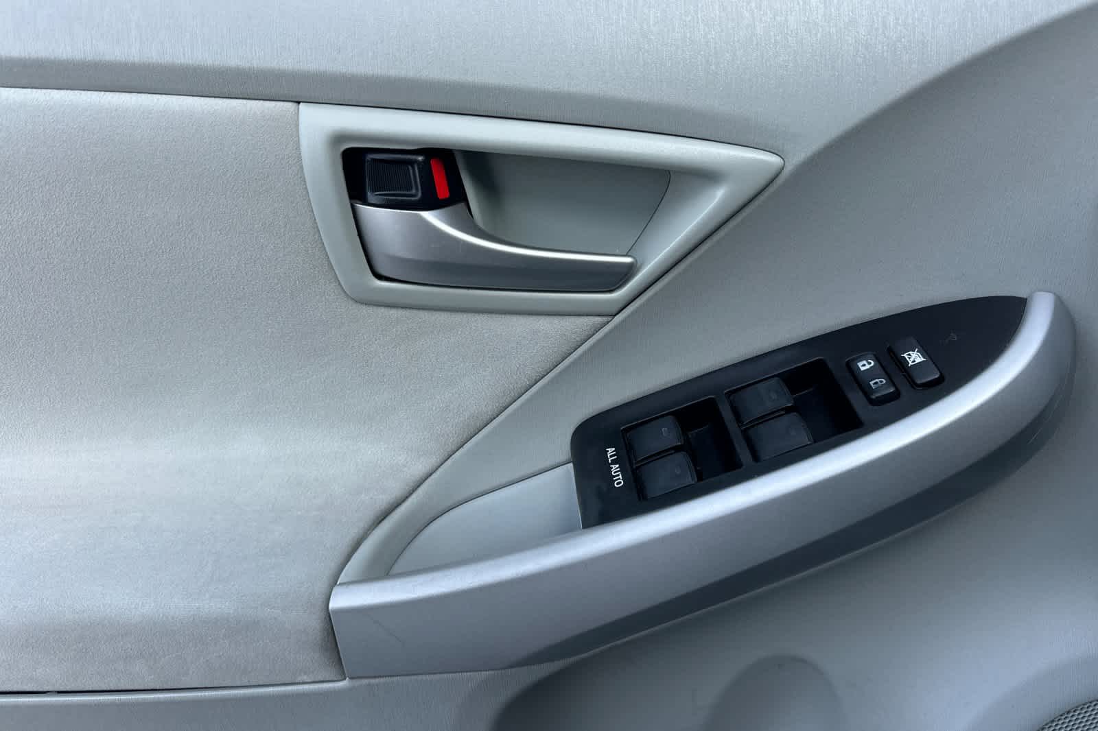 Thumbnail: 2012 Toyota Prius - 12