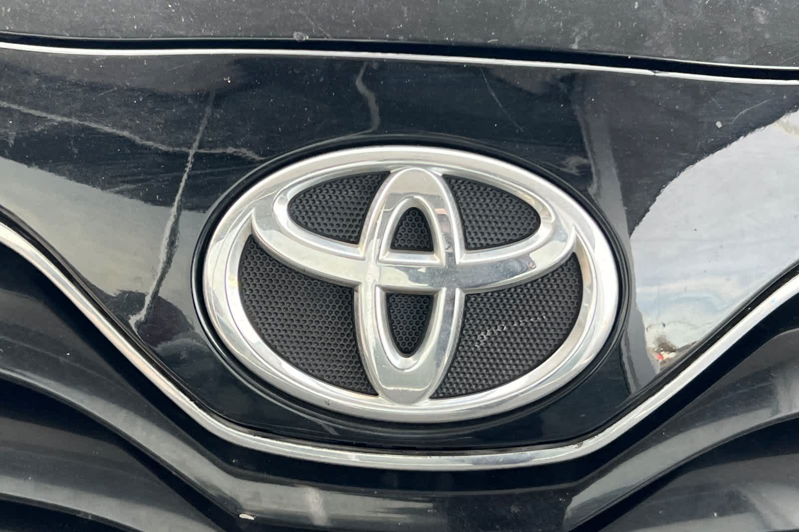 Thumbnail: 2011 Toyota Camry - 10