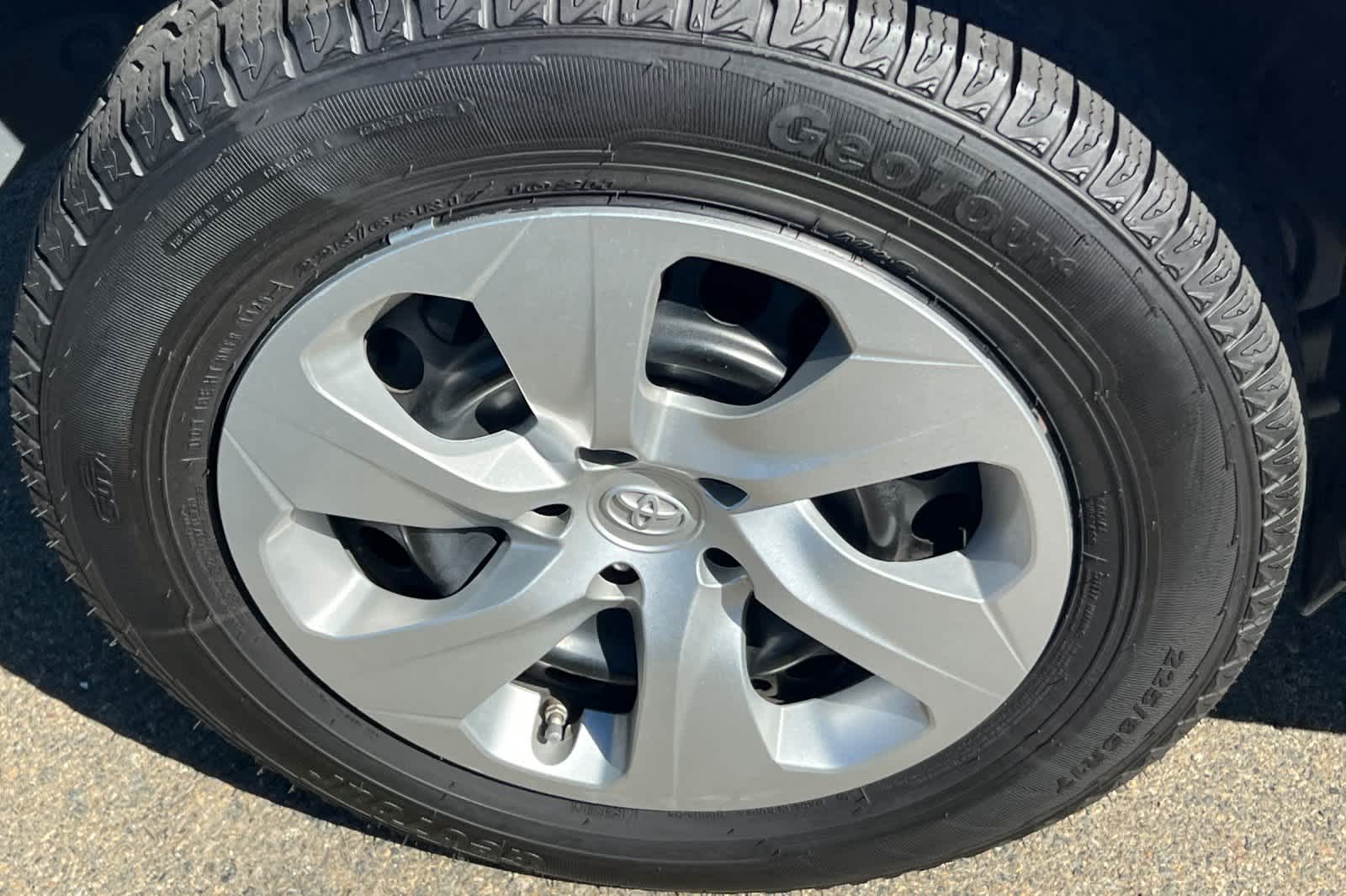 Thumbnail: 2021 Toyota RAV4 - 14