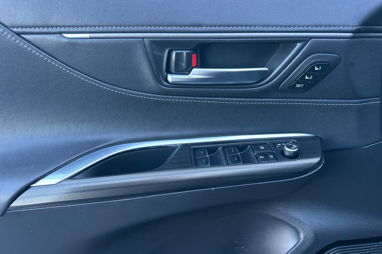 Thumbnail: 2022 Toyota Venza - 12