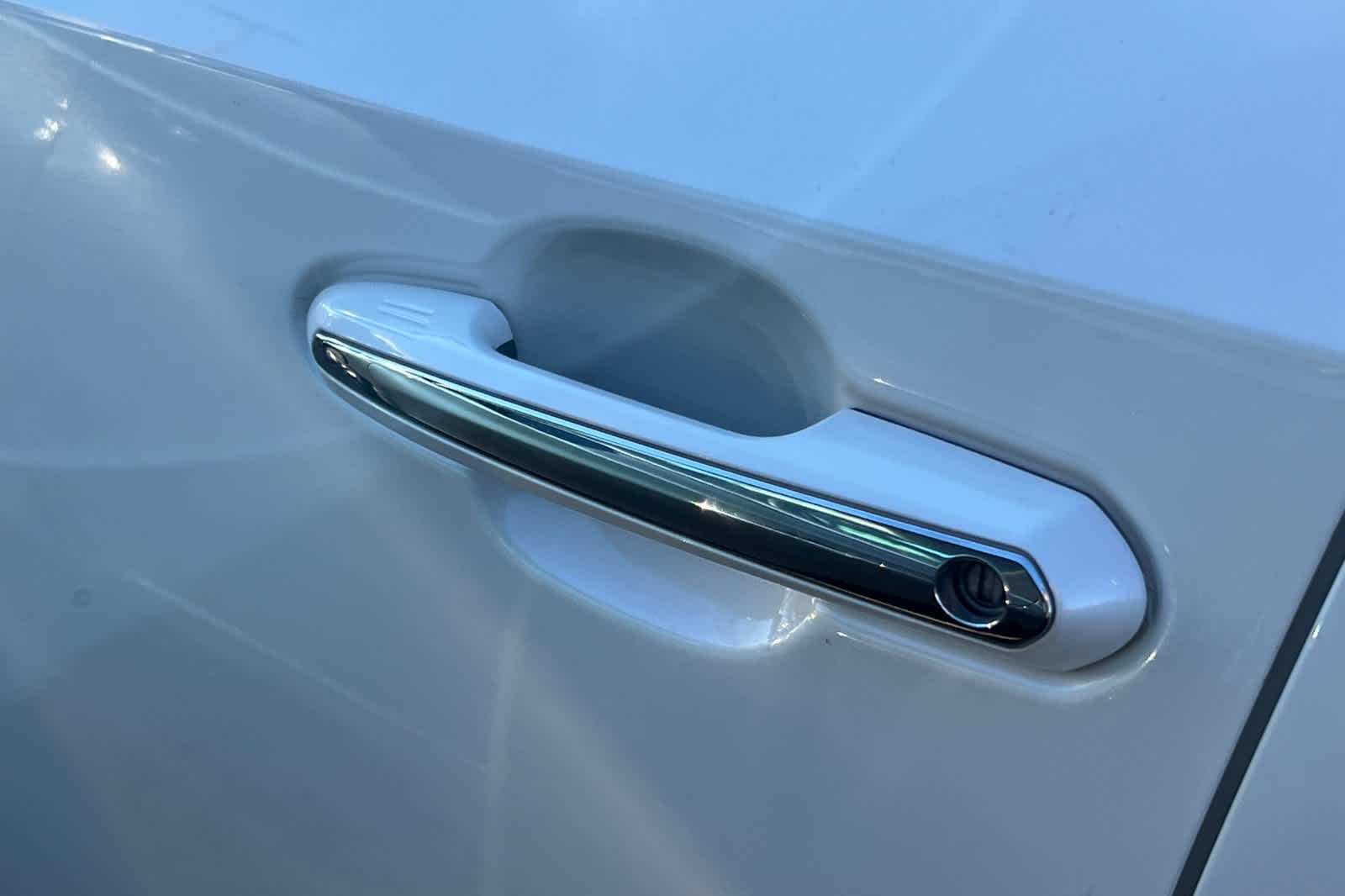 Thumbnail: 2022 Toyota RAV4 - 7