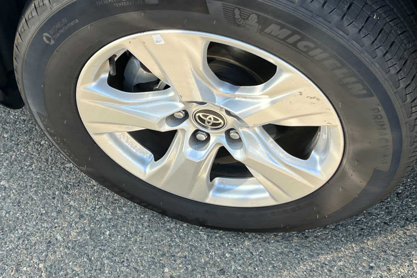 2021 Toyota RAV4 XLE 22