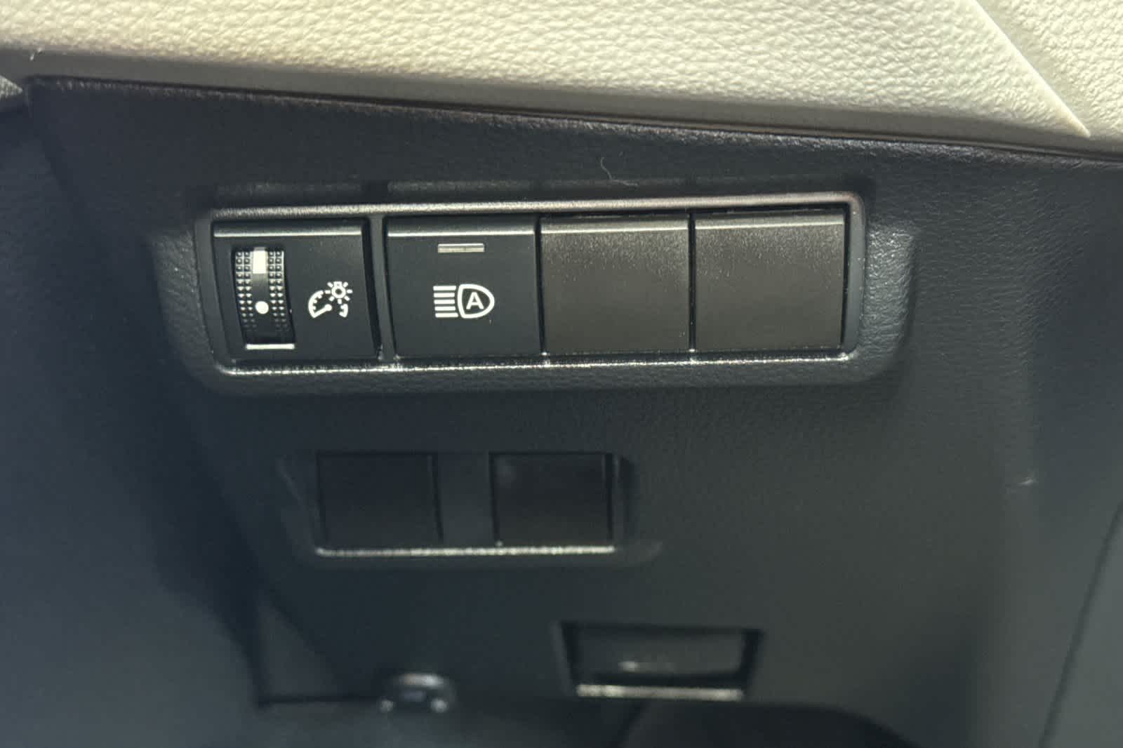 Thumbnail: 2024 Toyota Corolla Cross - 29