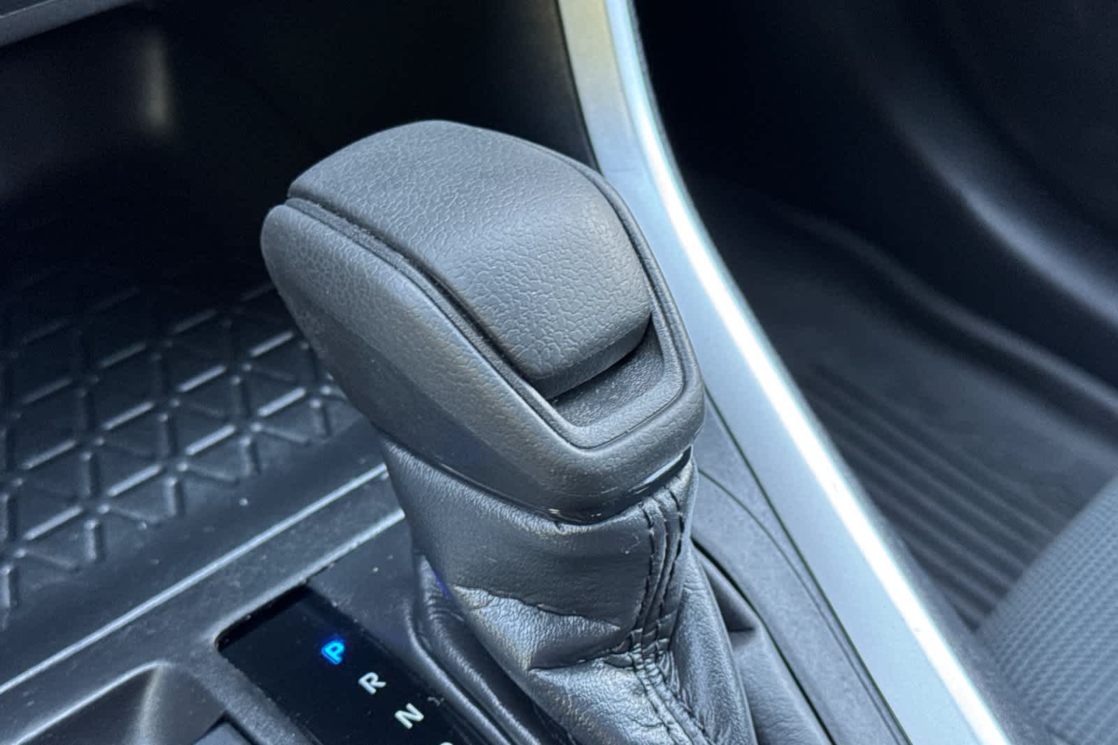 Thumbnail: 2022 Toyota RAV4 - 23