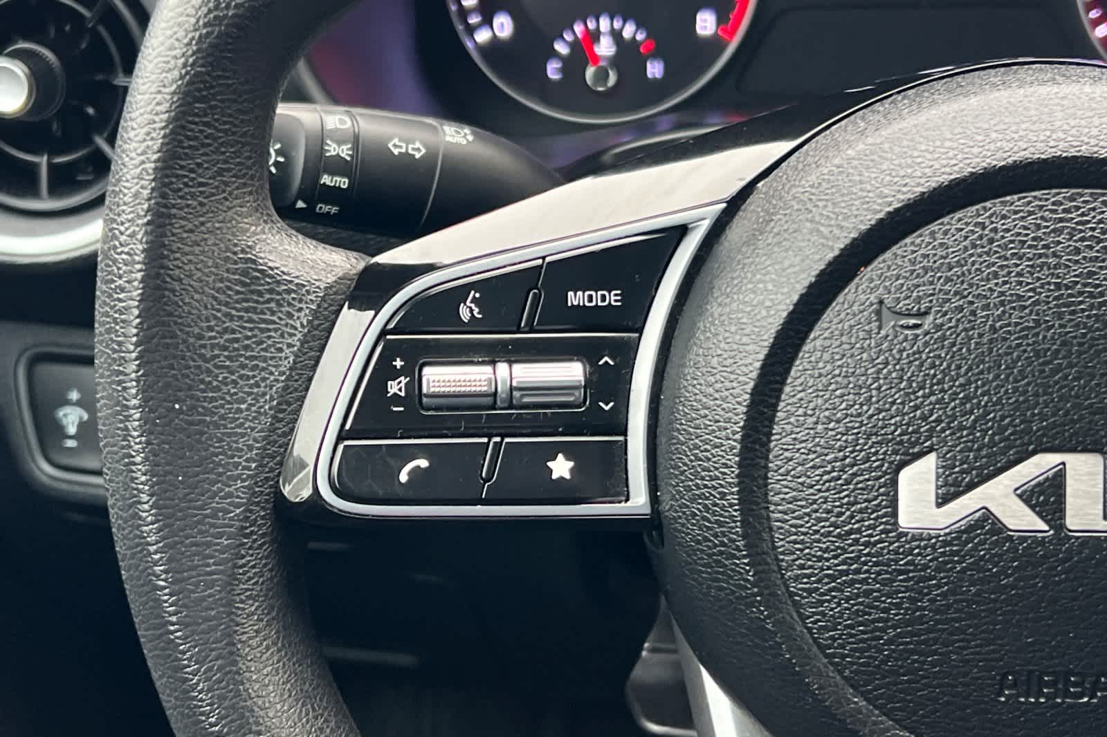 Thumbnail: 2023 Kia Forte - 23