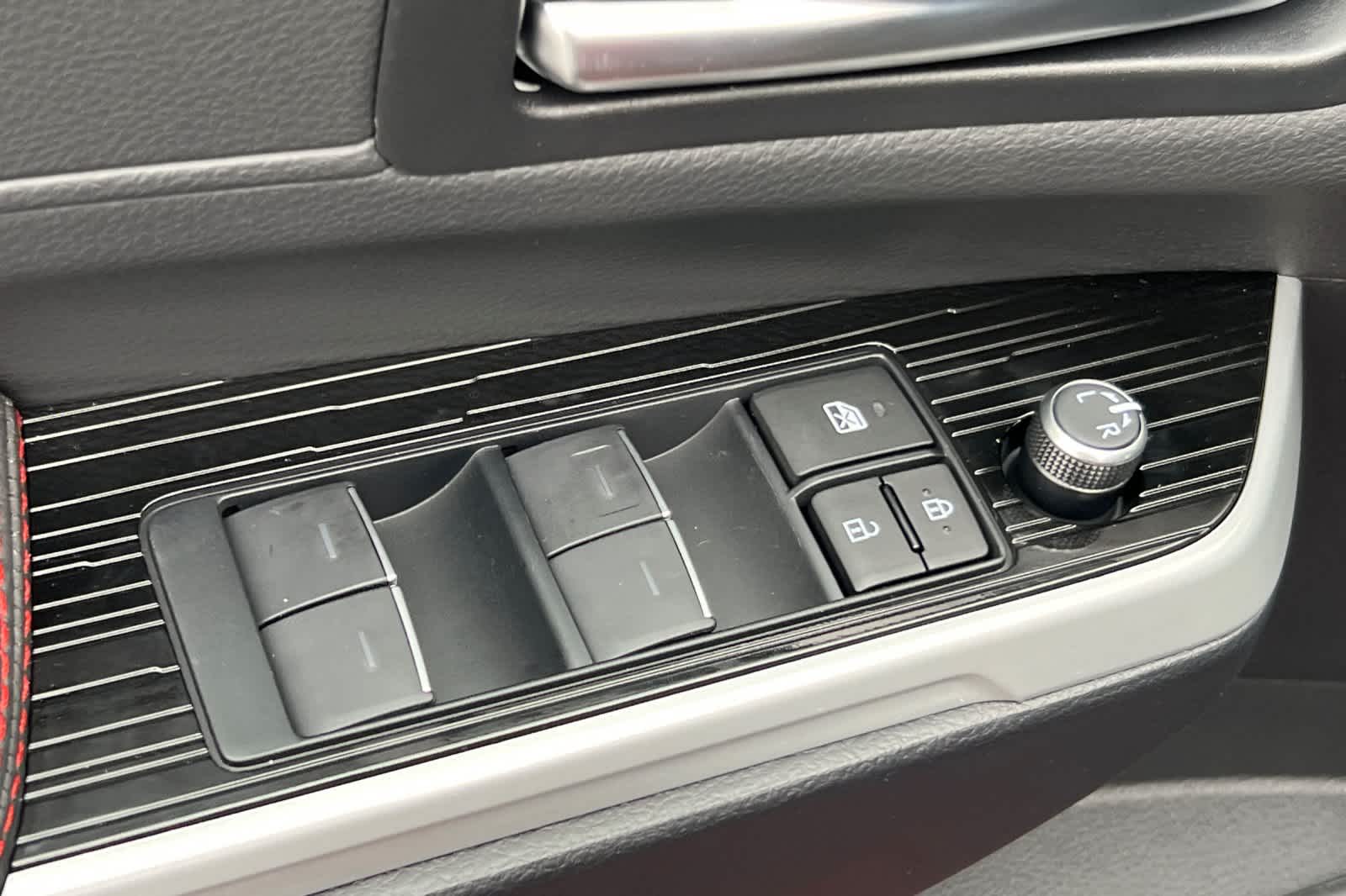 Thumbnail: 2026 Toyota Sienna - 13