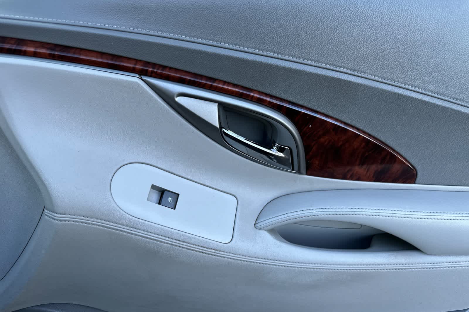 Thumbnail: 2011 Buick LaCrosse - 18