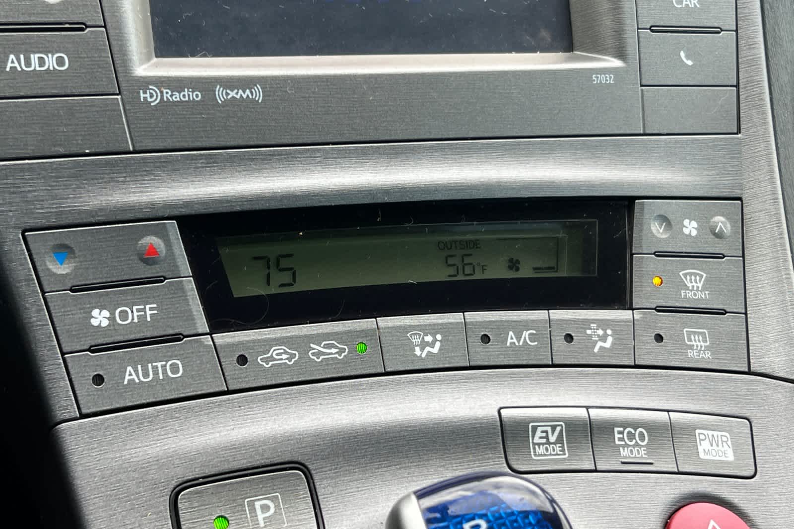 Thumbnail: 2015 Toyota Prius - 21