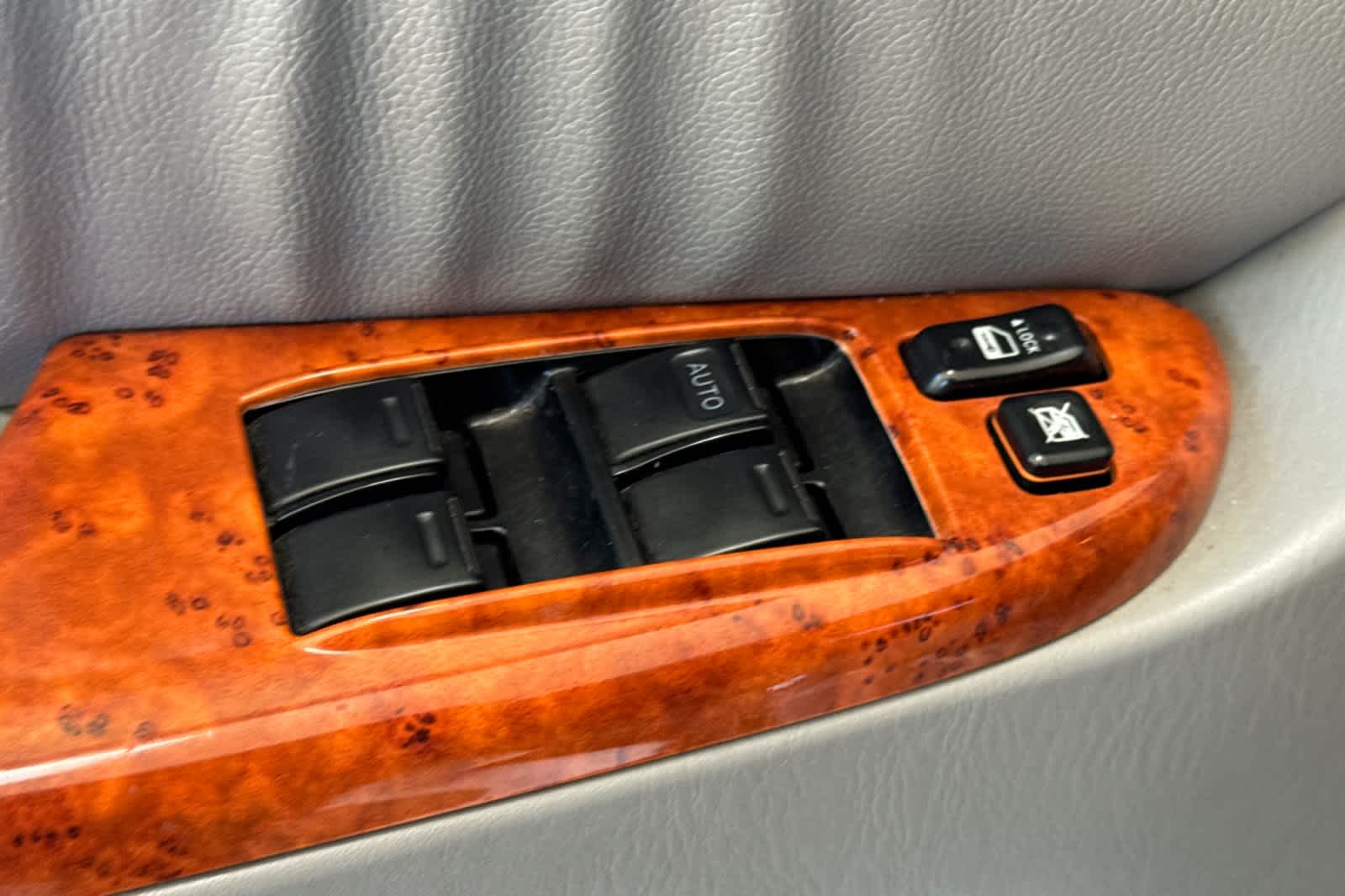 Thumbnail: 2010 Toyota Sienna - 13