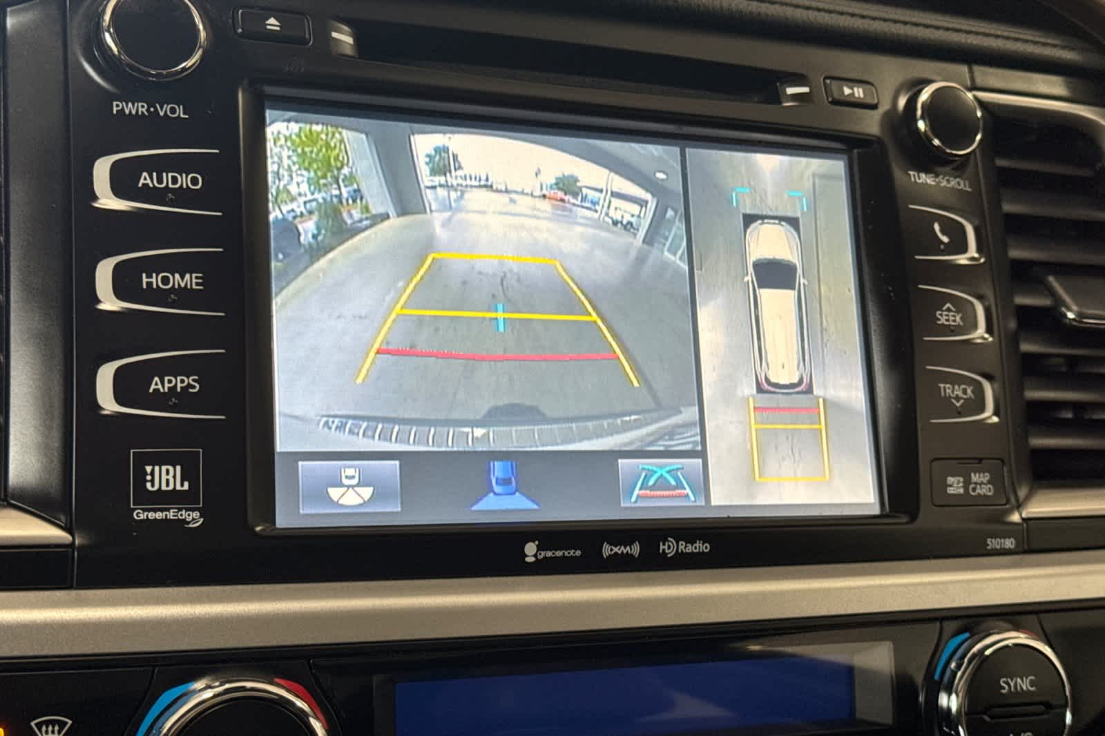 Thumbnail: 2017 Toyota Highlander - 23