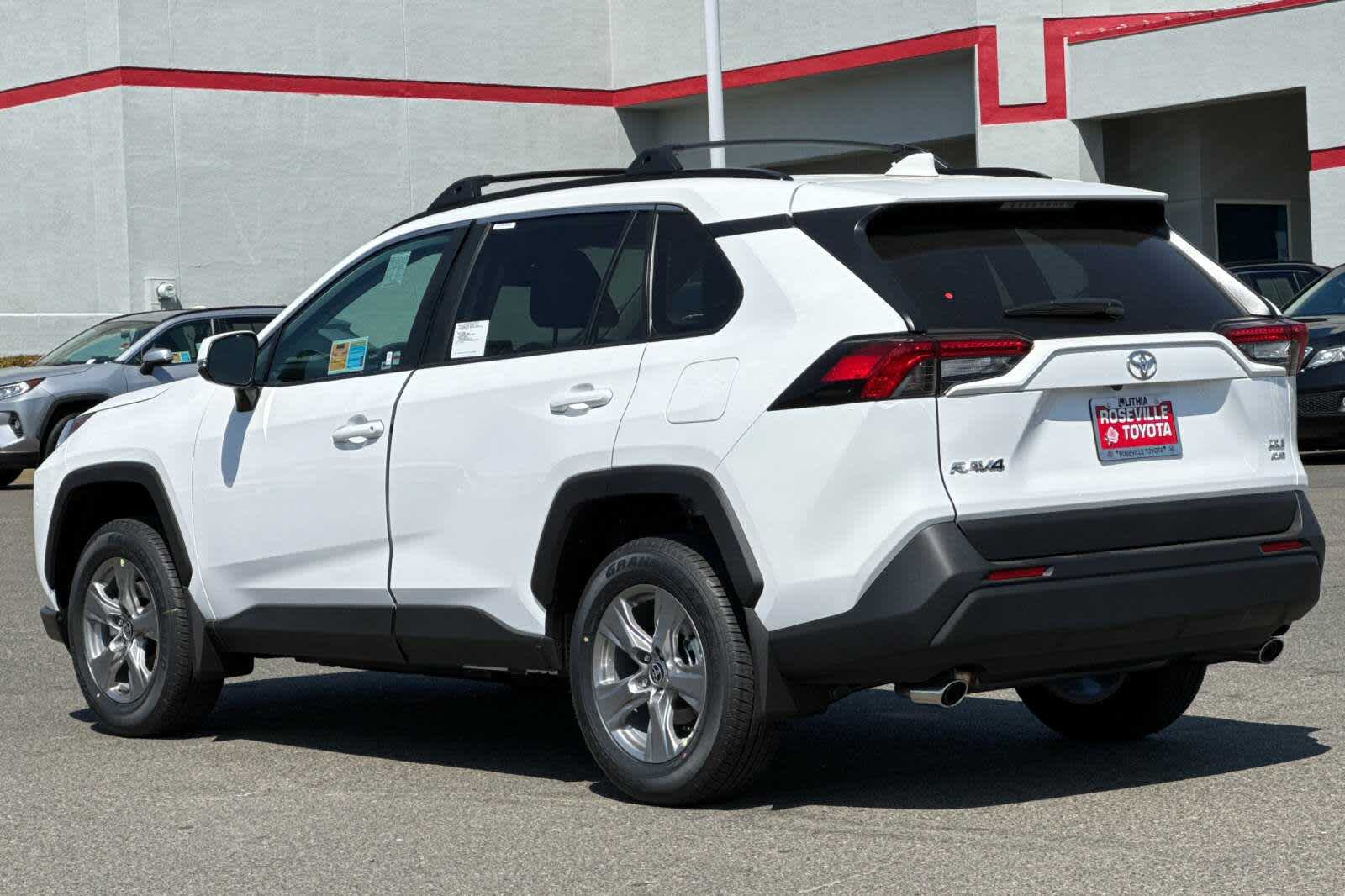 2025 Toyota RAV4 XLE 5